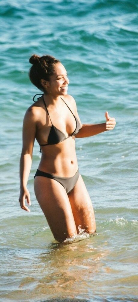 Lyndie Greenwood sexy onlyfans