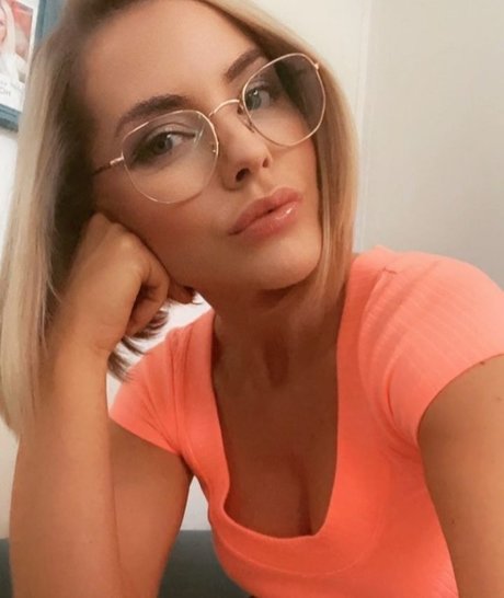 Stephanie Waring nude onlyfans pics