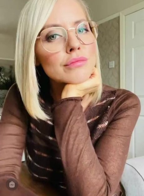 Stephanie Waring strip onlyfans