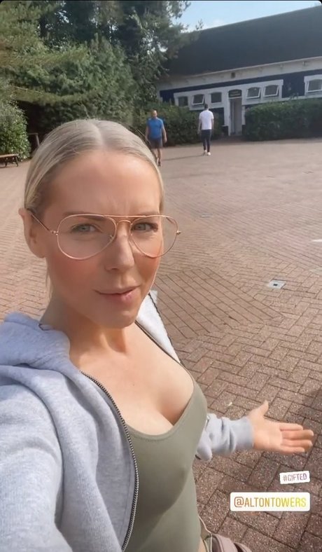 Stephanie Waring onlyfans model photo