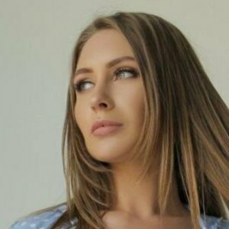 Eva Lunichkina onlyfans topless