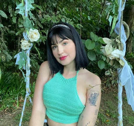 Bella Sant onlyfans striptease