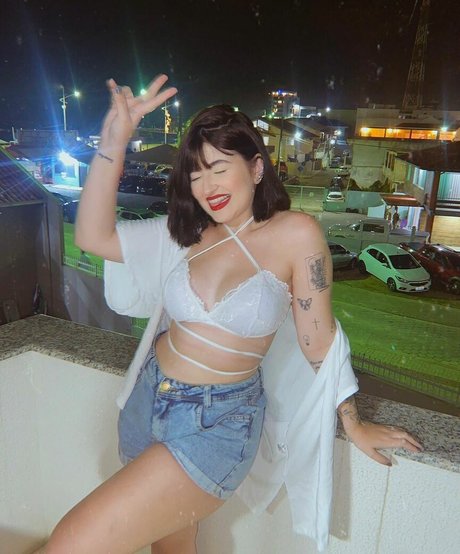 Bella Sant on onlyfans