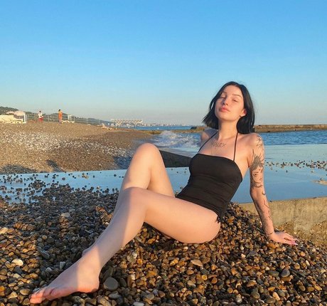 Julia Molligan onlyfans page