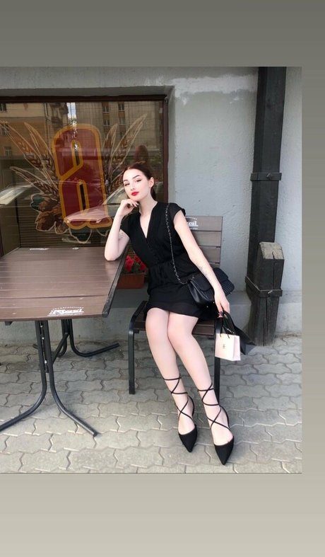 Julia Molligan onlyfans mega