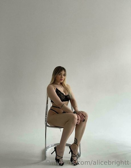 alicebrightt onlyfans naked leaks