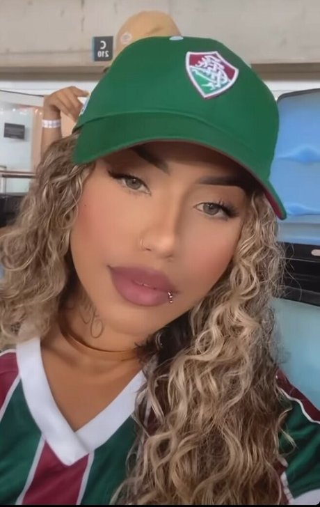 Muito Linda onlyfans nude