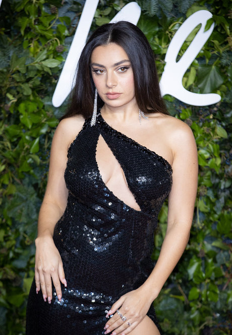 Charli XCX leaked onlyfans pictures