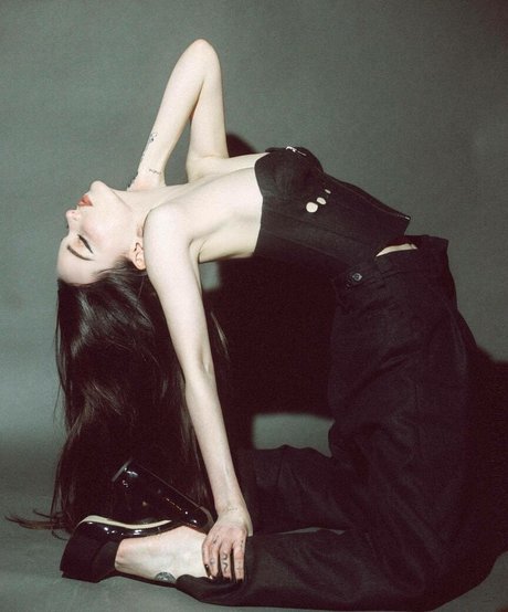 Dove Cameron Profile pic