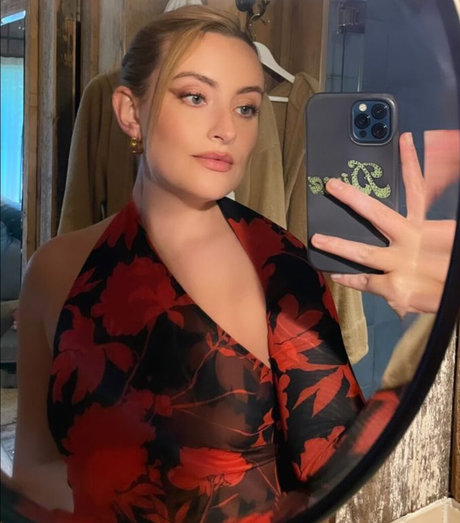 Amelia Dimoldenberg only fans