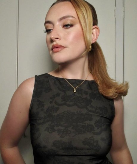 Amelia Dimoldenberg onlyfans model photo