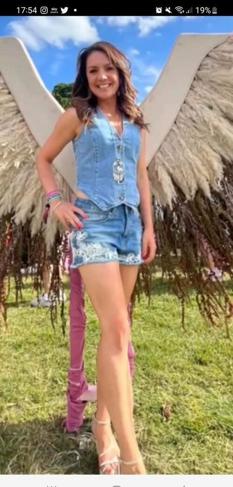 Laura Tobin onlyfans mega