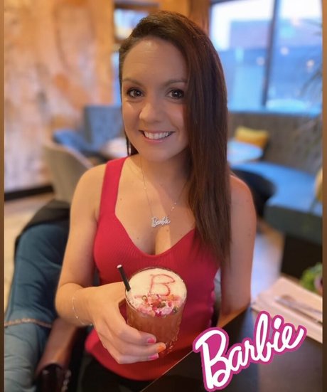 Laura Tobin onlyfans public photos