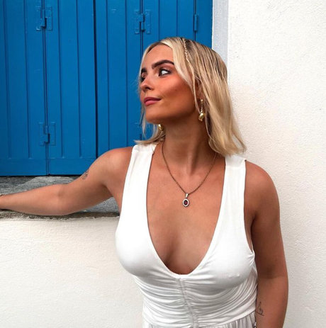 Millie Gibson strip onlyfans