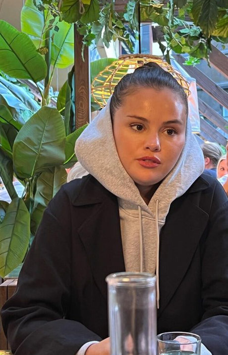 Selena Gomez onlyfans archives