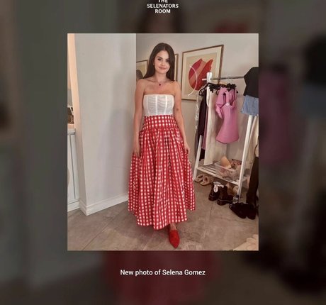 pool threesome onlyfans art naked pic