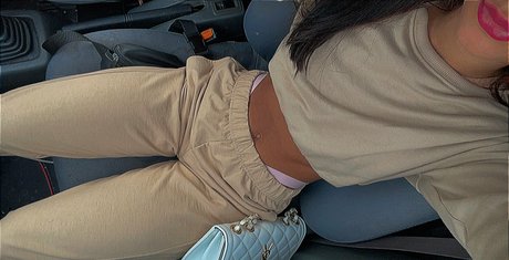 emmaleah 20 onlyfans creator