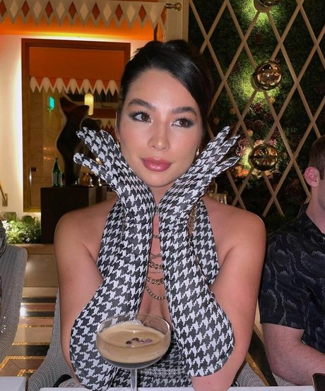 CarolineKwan only fans photos