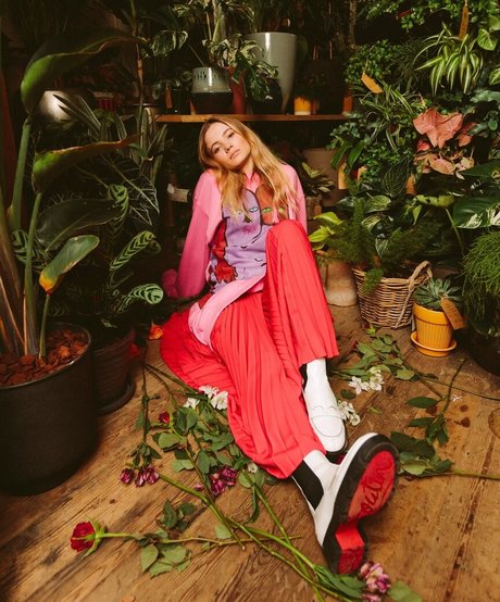 Freya Allan onlyfans leak free