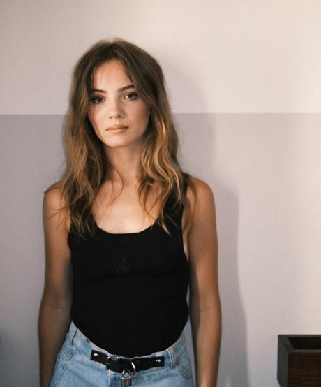 Freya Allan porn onlyfans leaks