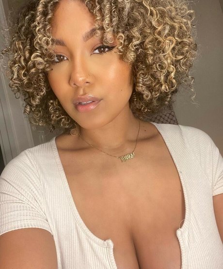 Parker McKenna Posey onlyfans nudes