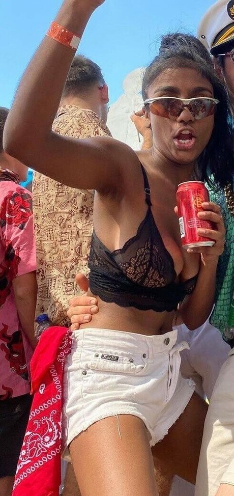 shreya naidoo onlyfans topless