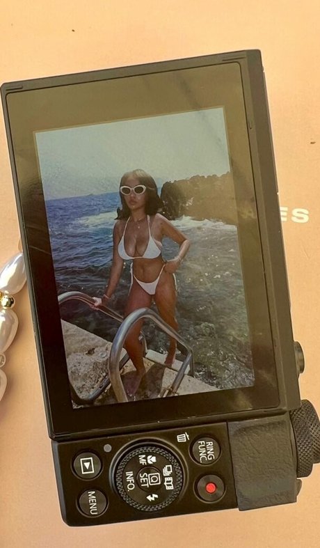 Daphne Blunt onlyfans nude pics