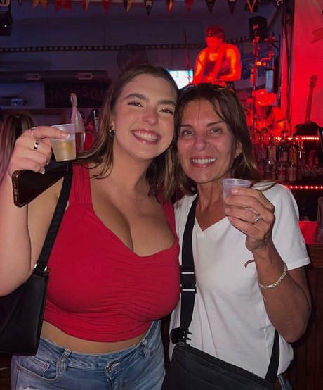 seerahb2 onlyfans leaked pics