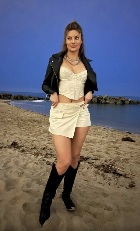 Hannah Stocking topless onlyfans