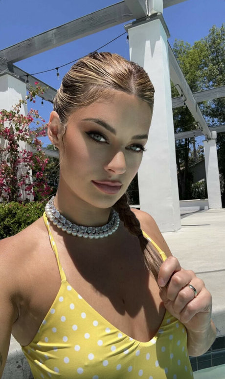 Hannah Stocking onlyfans topless