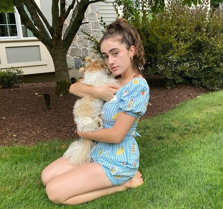 Rachel Anne Sennott onlyfans naked pics