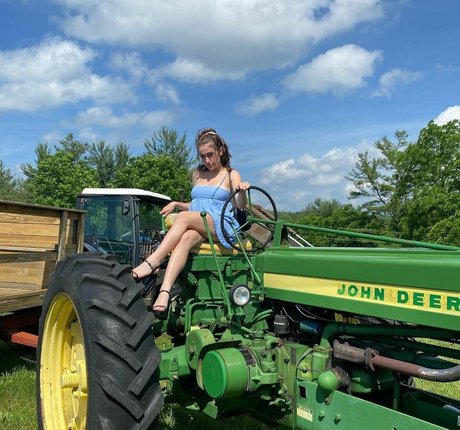 Rachel Anne Sennott onlyfans nude photos