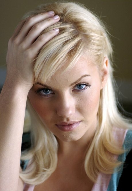 Elisha Cuthbert onlyfans nude tits