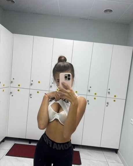 Valeria Lerochka onlyfans model images