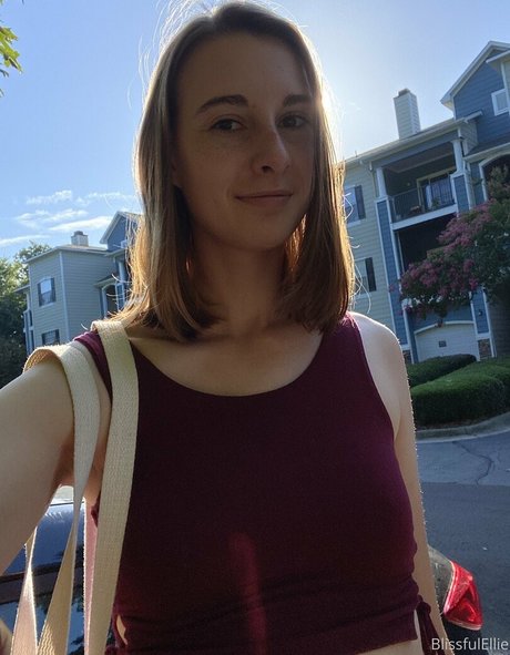 blissfulellie onlyfans nude content