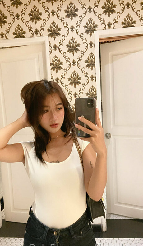 littlebabyhazel onlyfans boobs