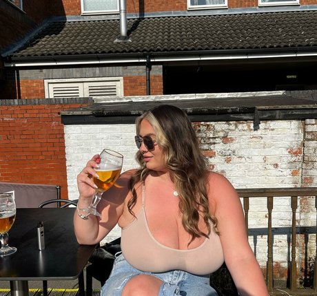 chelsea leigh Profile pic