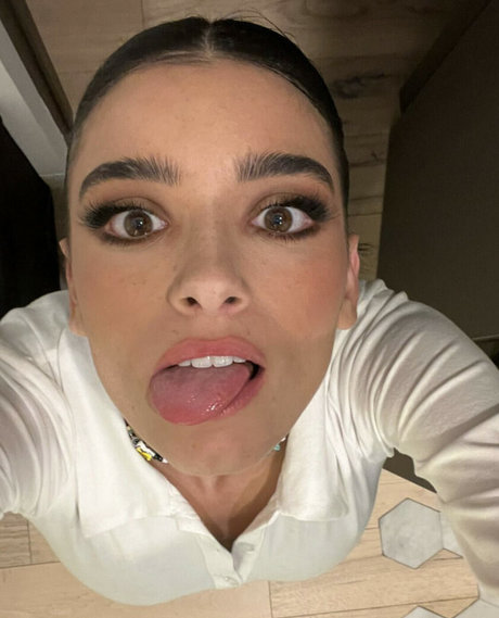 feet onlyfans art naked self-portrait