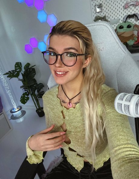 Kunshikitty only fans pics