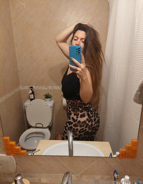 jazminnlove onlyfans striptease