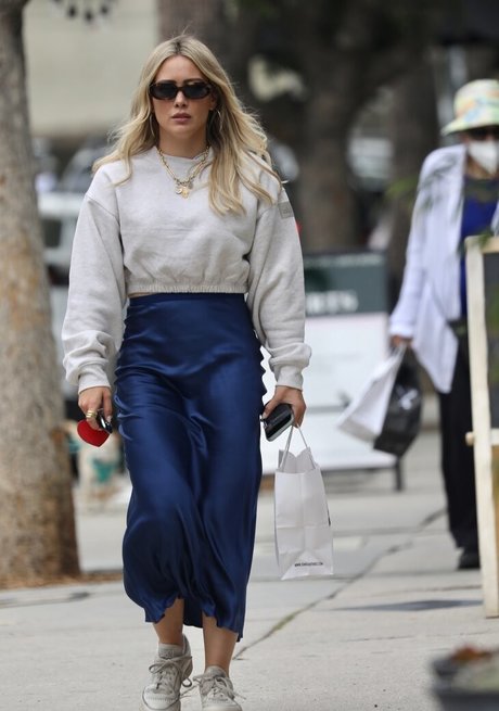 Hilary Duff onlyfans model images