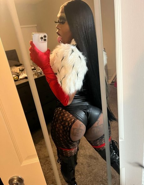 femboy trans onlyfans erotic image