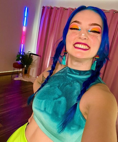 Littlesiha onlyfans strip tease