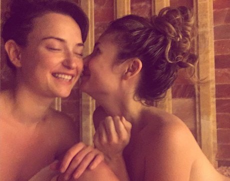 Milana Vayntrub Profile pic