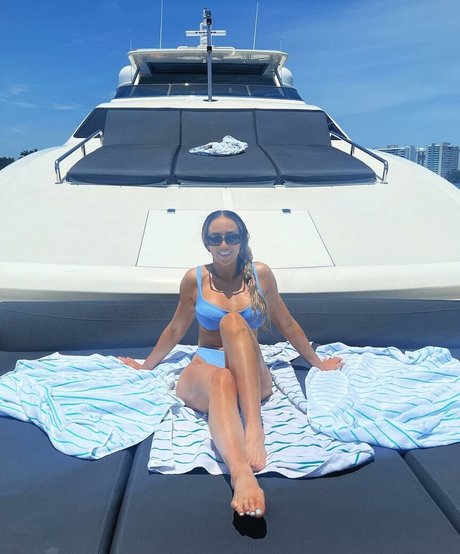 Chelsea Green onlyfans model photo