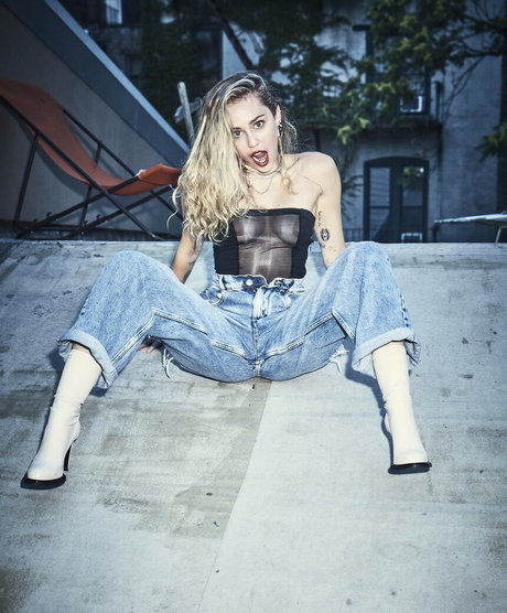 Miley Cyrus xxx onlyfans