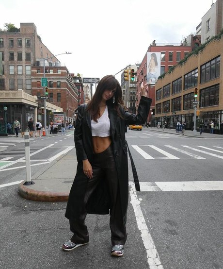 Emily Ratajkowski onlyfans nude porn