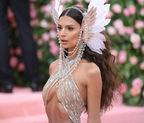 Emily Ratajkowski onlyfans naked