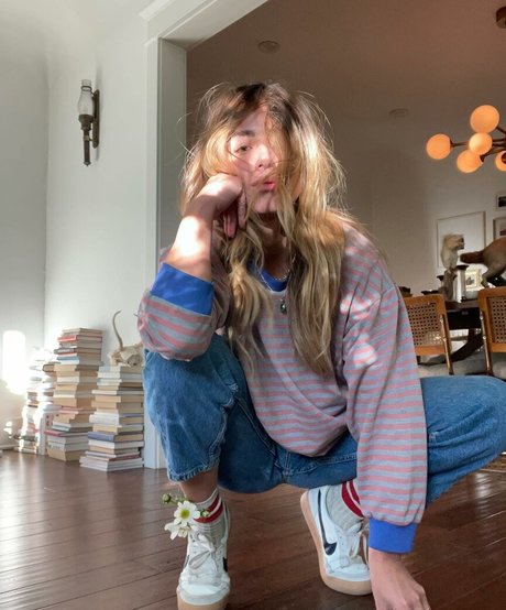 Chloe Bennet onlyfans leaks.