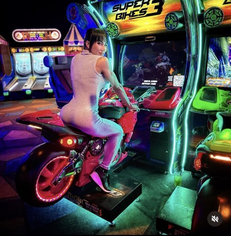 Tina Nguyen Profile pic